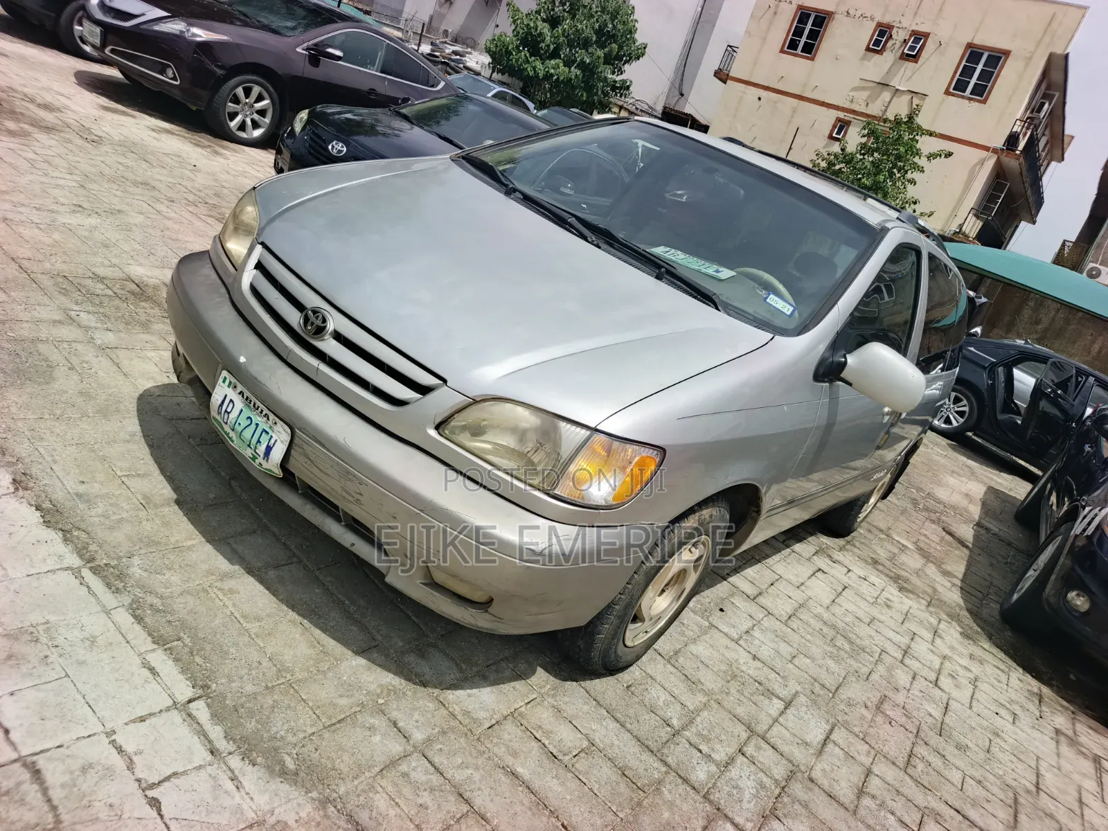 Toyota Sienna XLE 2002 Gold