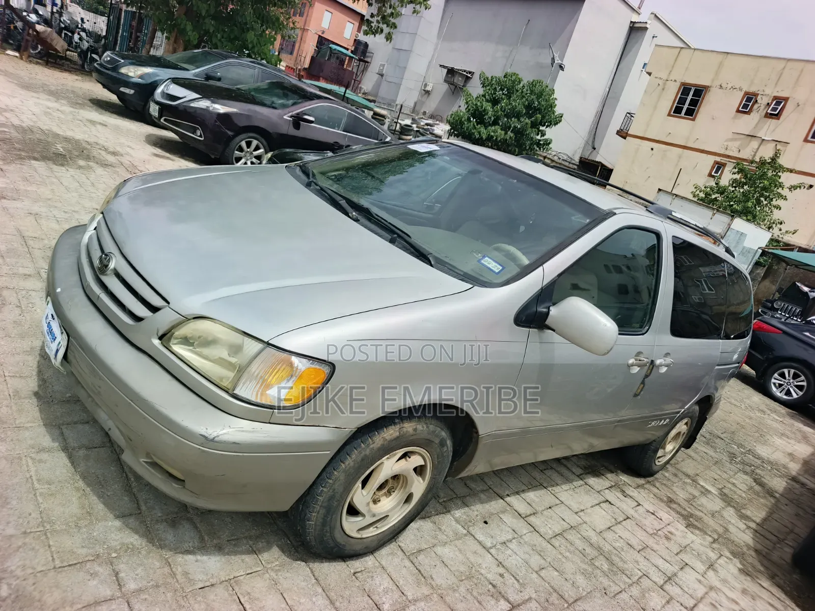 Toyota Sienna XLE 2002 Gold