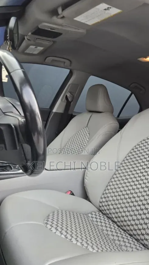 Toyota Camry SE FWD (2.5L 4cyl 8AM) 2018 White