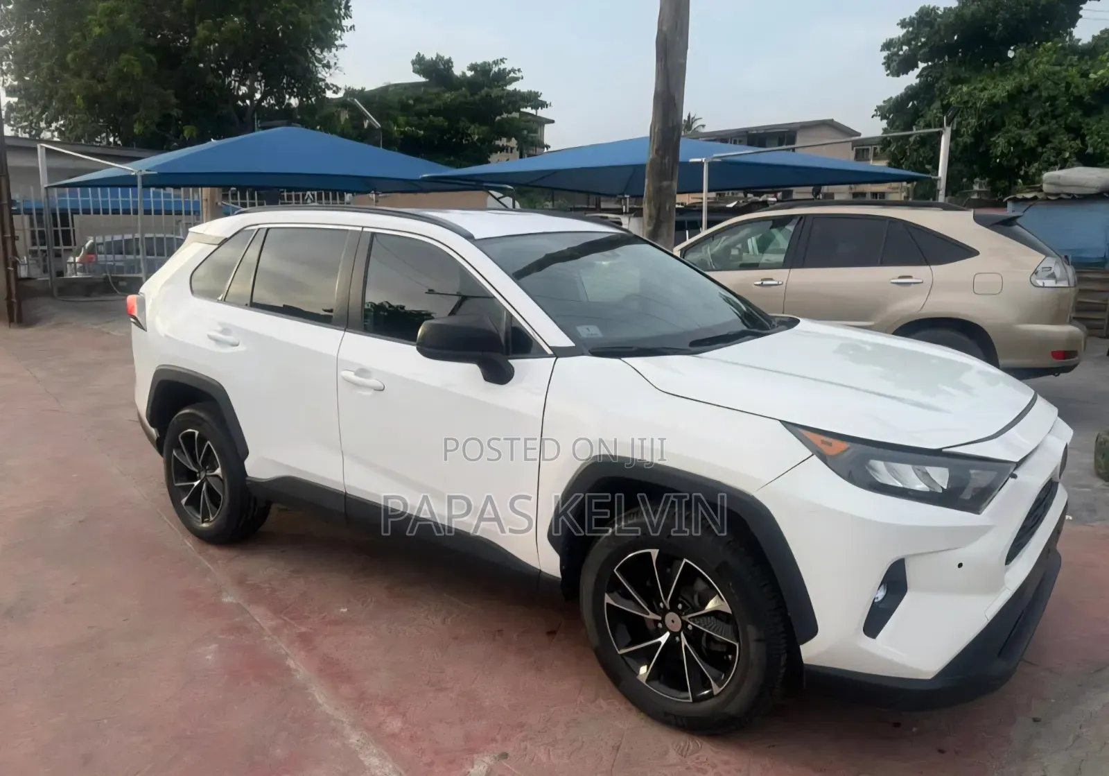 Toyota RAV4 LE AWD 2019 White