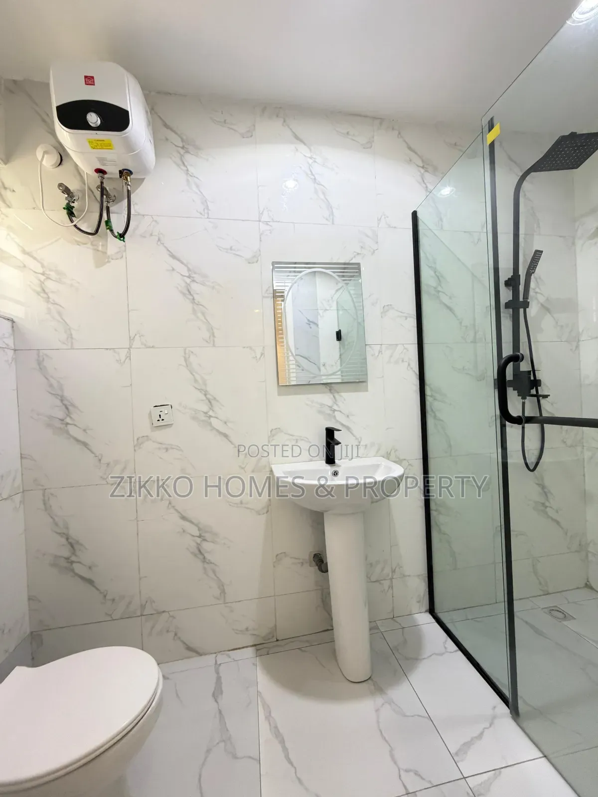 5bdrm Duplex in Chevron for sale