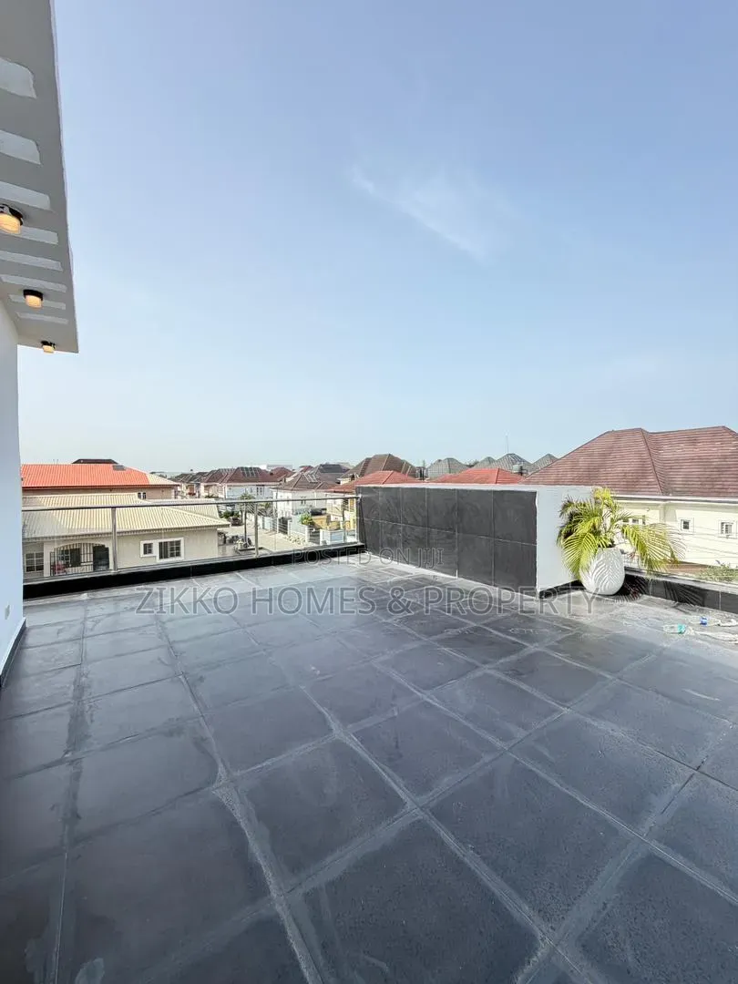 5bdrm Duplex in Chevron for sale
