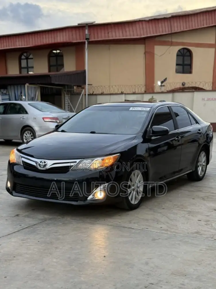 Toyota Camry XLE V6 4dr Sedan (3.5L 6cyl 6A) 2013 Black