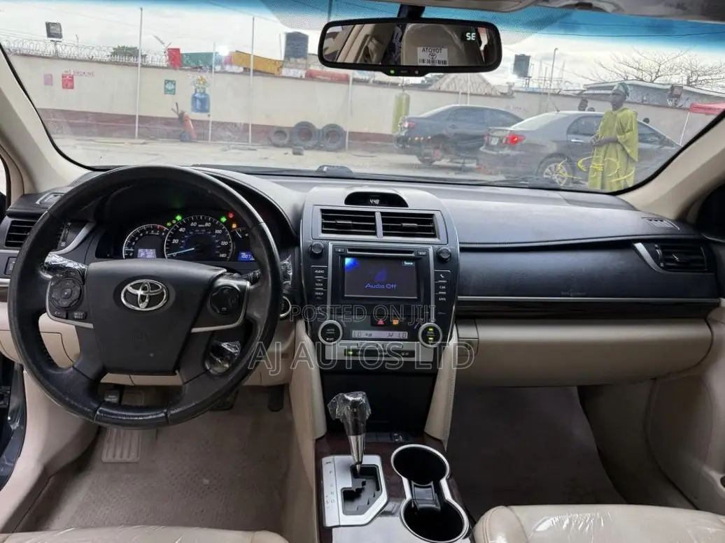 Toyota Camry XLE V6 4dr Sedan (3.5L 6cyl 6A) 2013 Black