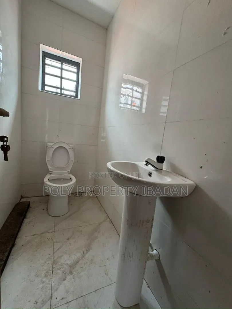 4bdrm Duplex in Agodi Gra, Akobo for rent
