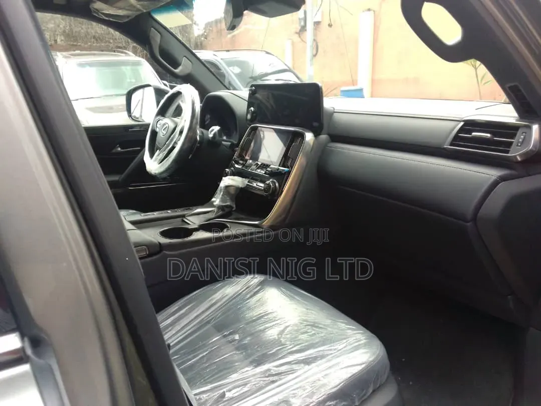 Lexus LX 600 2023 Gray