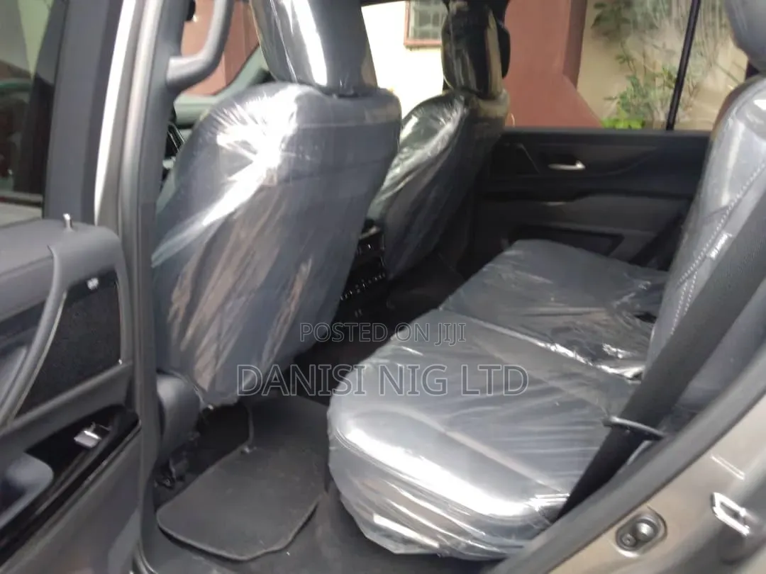 Lexus LX 600 2023 Gray