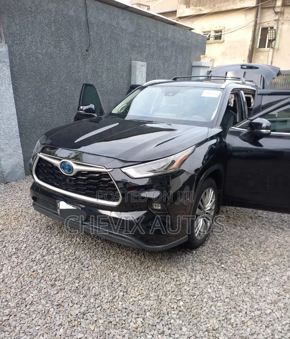 Toyota Highlander Platinum AWD 2024 Black