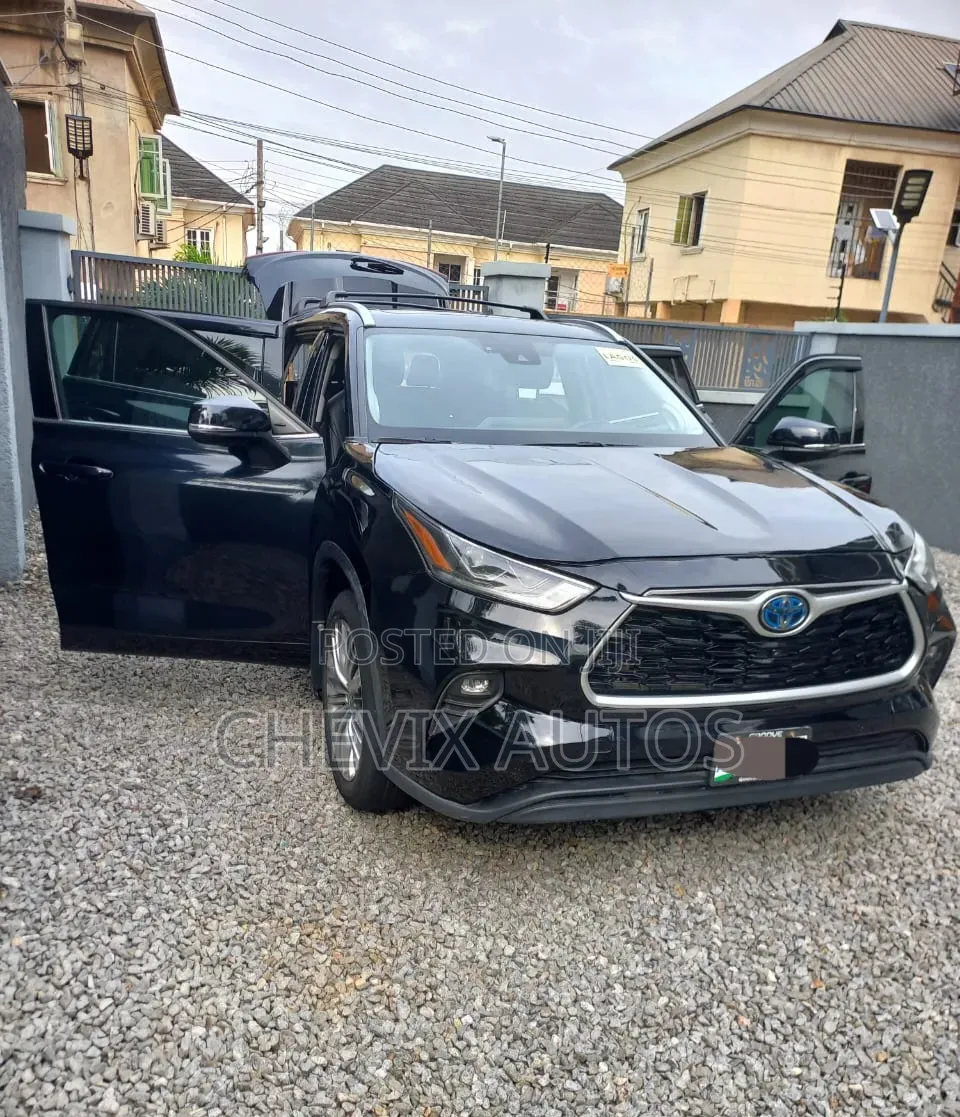 Toyota Highlander Platinum AWD 2024 Black