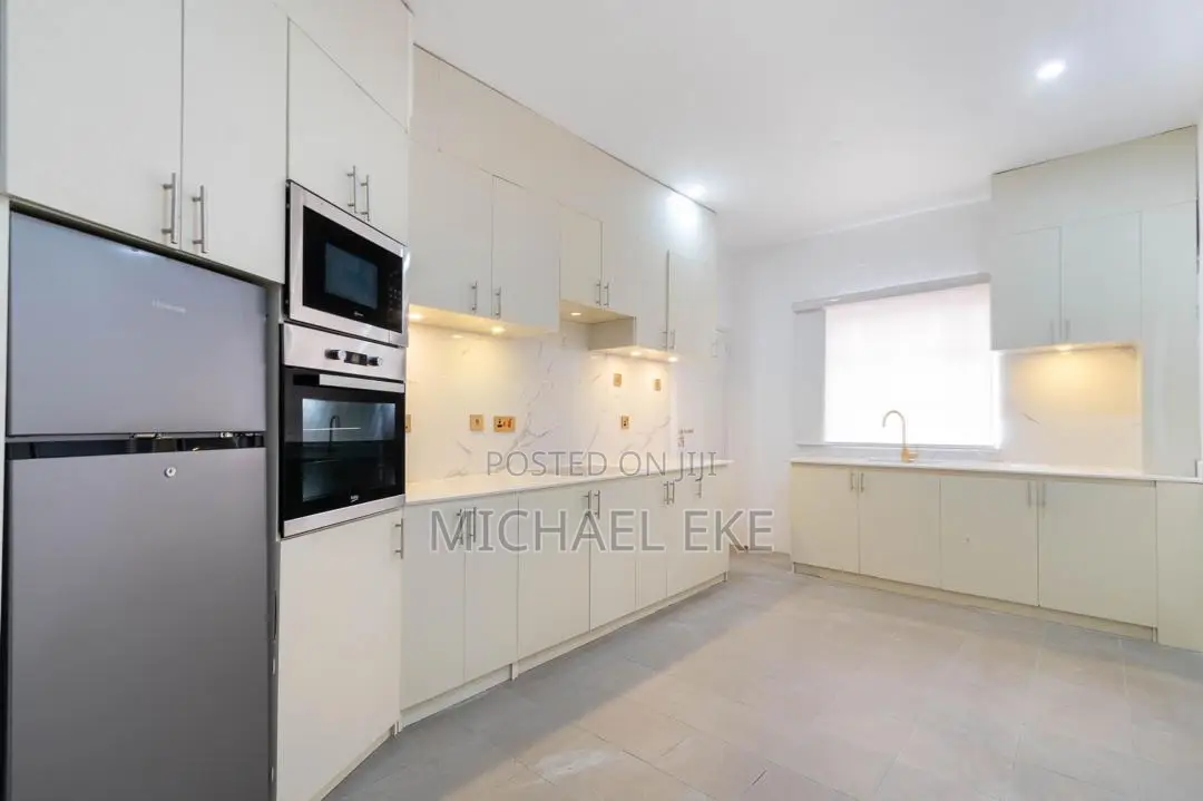 Waterfront 4 Bedroom Apartment
