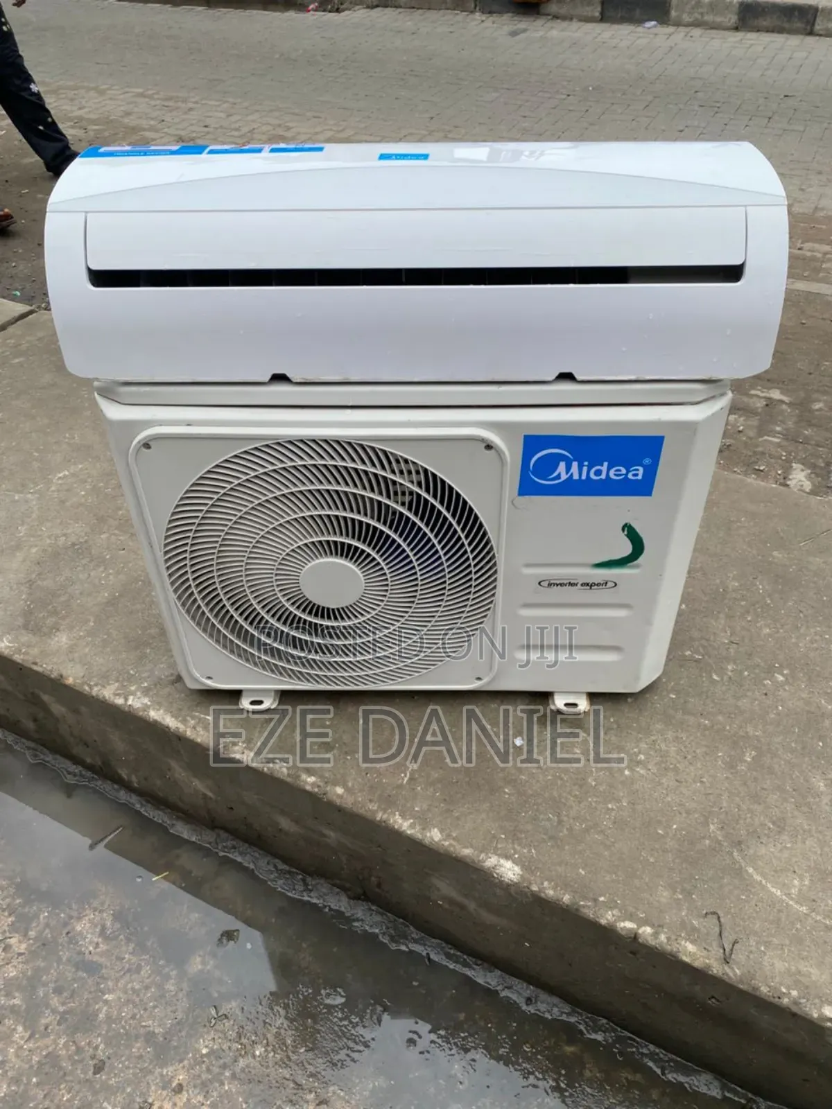 First Grade Uk Standard Midea Inverter Ac 1.5hp