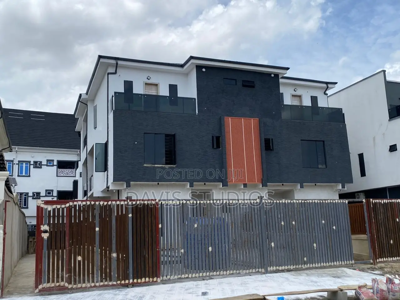 4bdrm Duplex in Millennium, Millenuim/UPS for sale