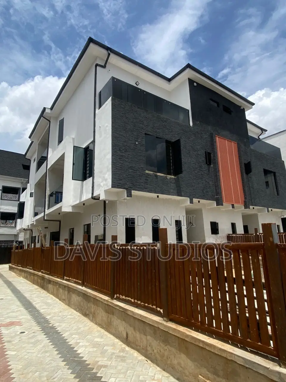 4bdrm Duplex in Millennium, Millenuim/UPS for sale