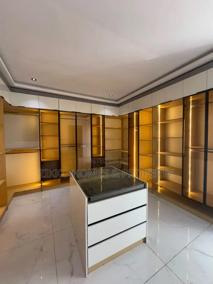 8bdrm Duplex in Ikate for sale
