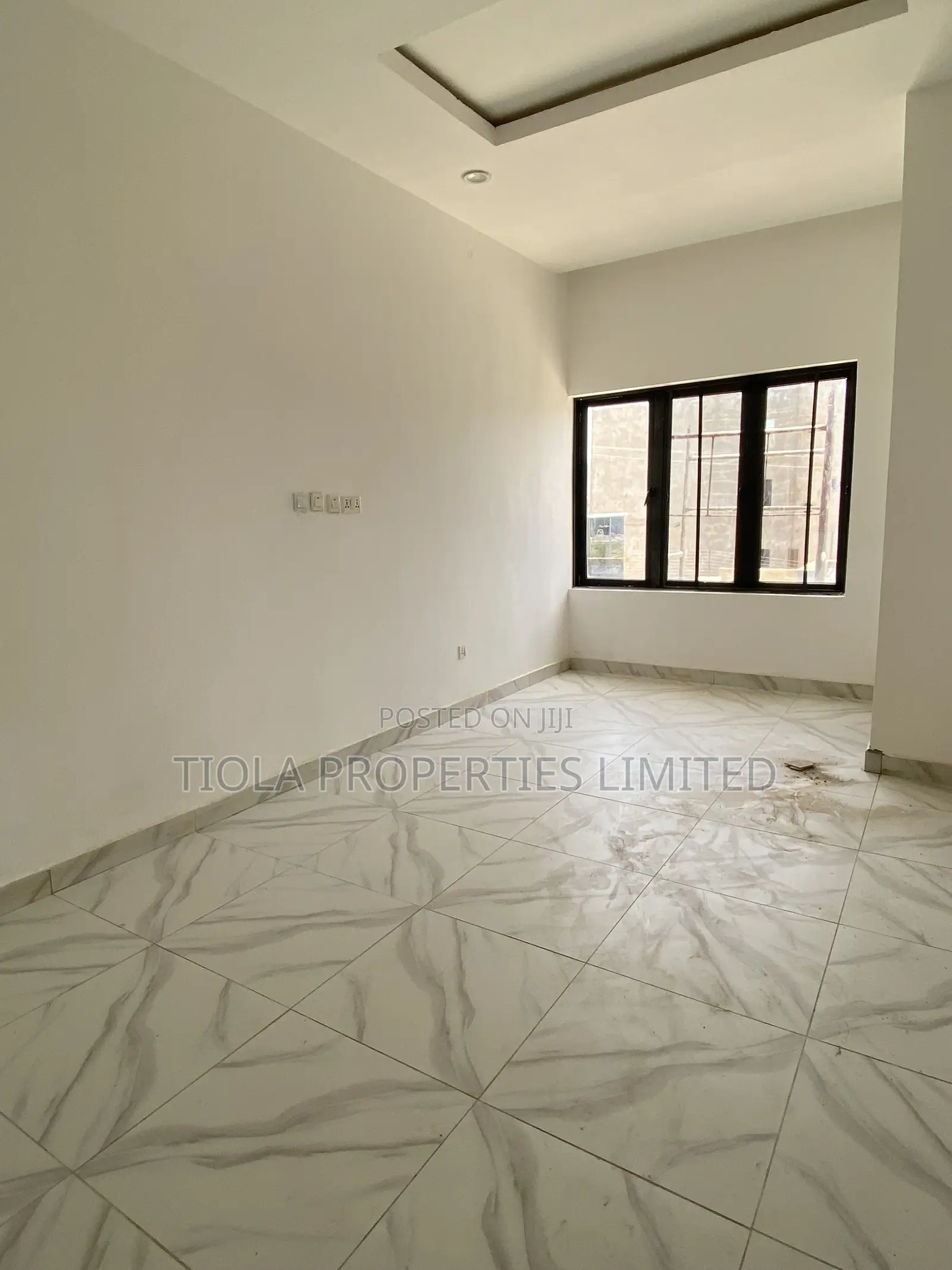 4bdrm Duplex in Lifecamp for sale