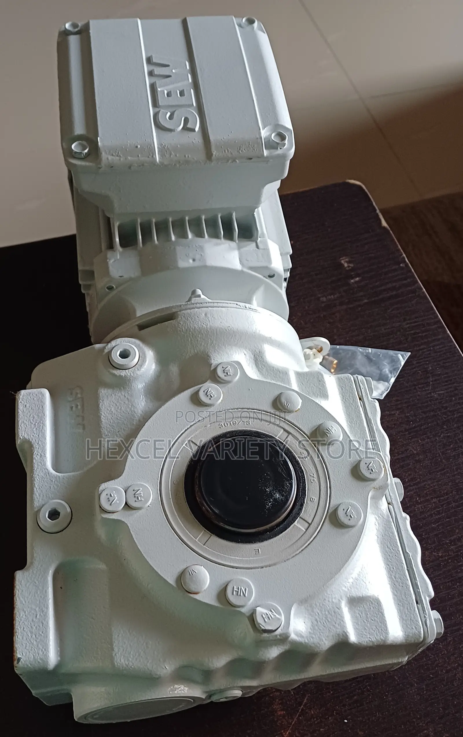 Sew-Eurodrive German Industrial Gearmotor Sa47 Drn71m6s3