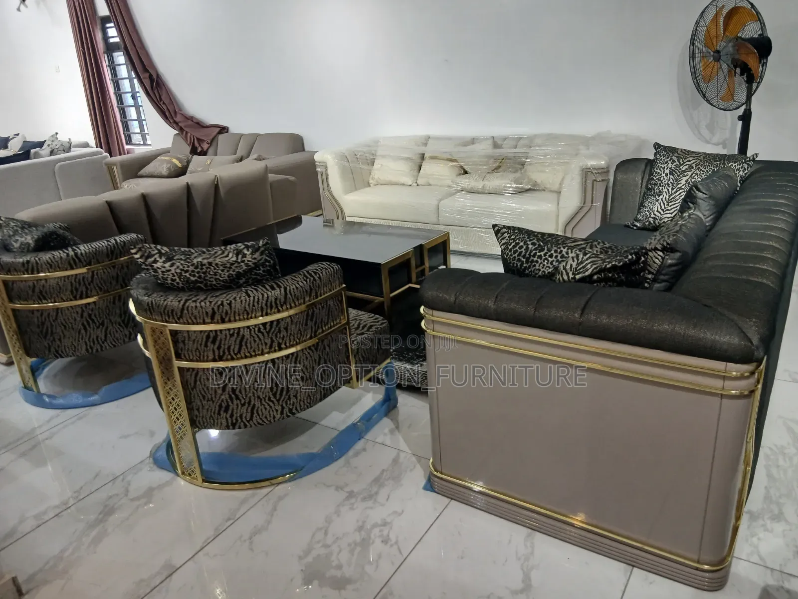 Contemporary Turkey Sofa With Center Table
