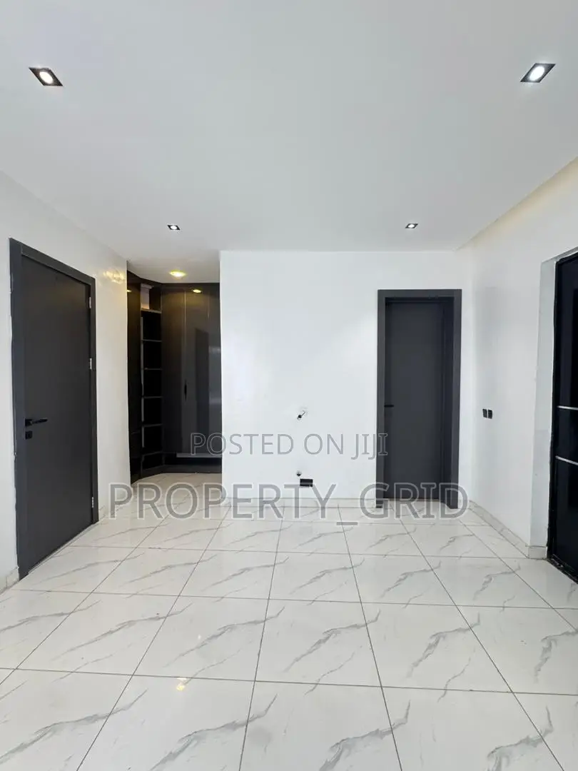 4bdrm Duplex in Lekki County Homes for sale