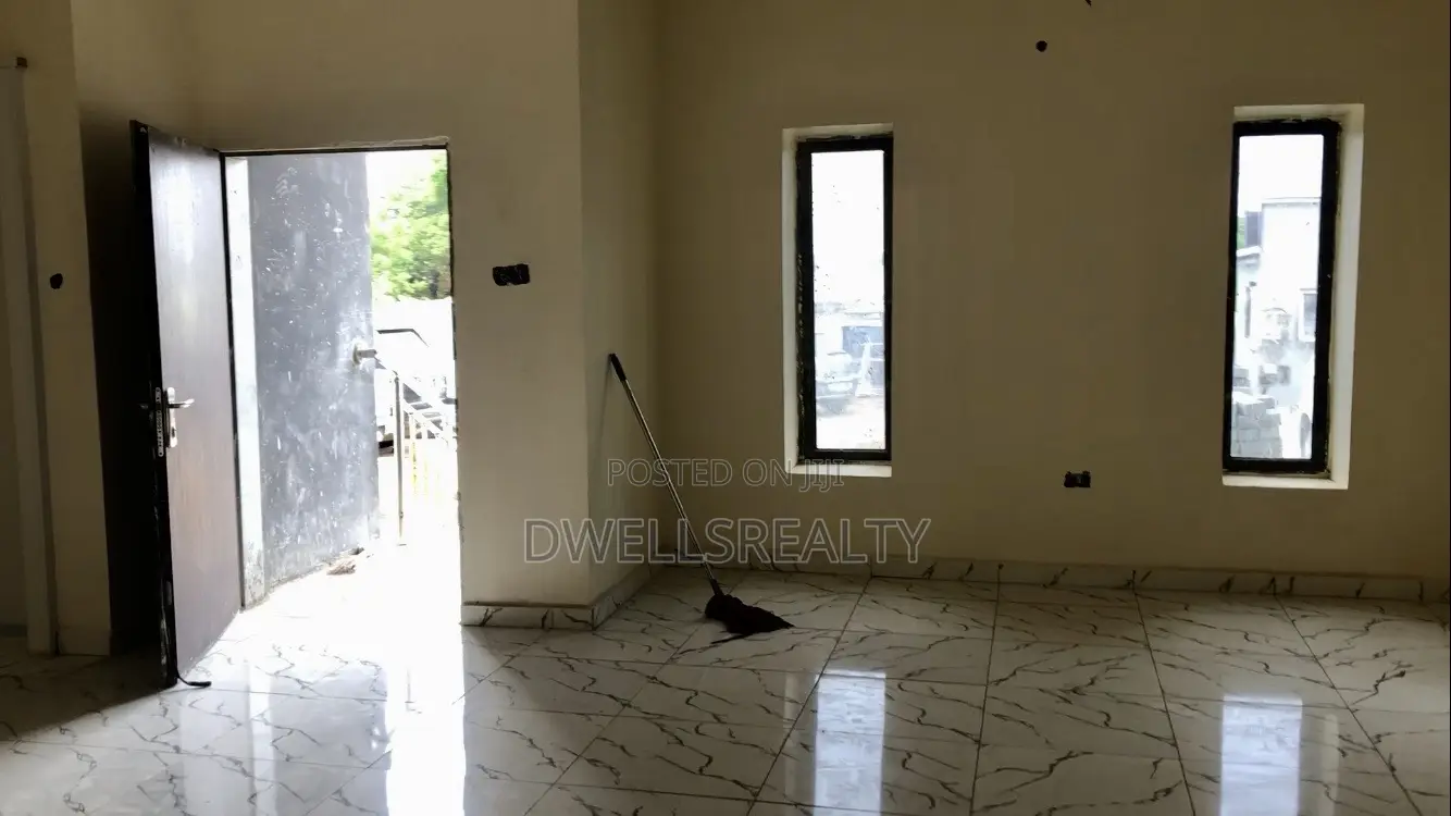 3bdrm Townhouse/Terrace in Uppertec, Life Camp for sale