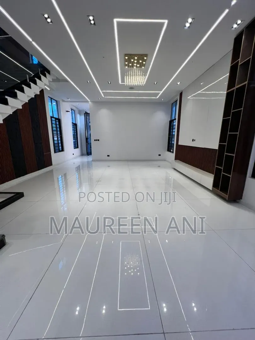 5bdrm Mansion in Chevron for sale