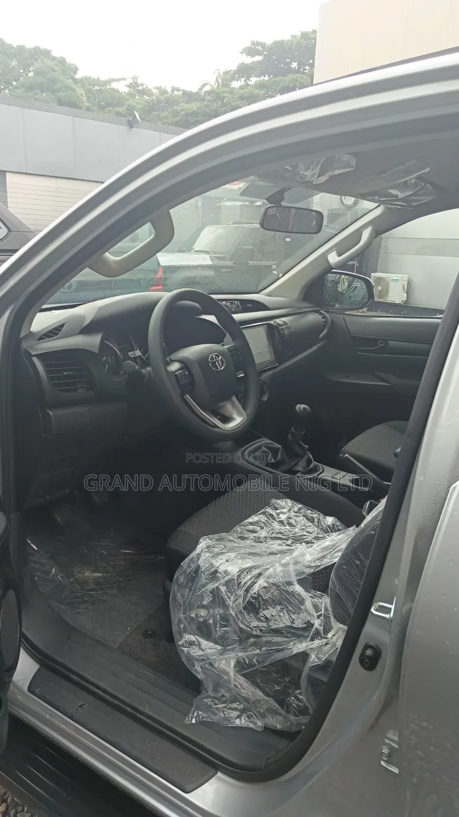New Toyota Hilux 2025 Gray