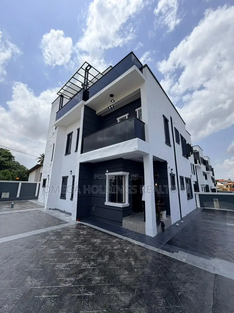 5bdrm Penthouse in Bodija Estate for sale