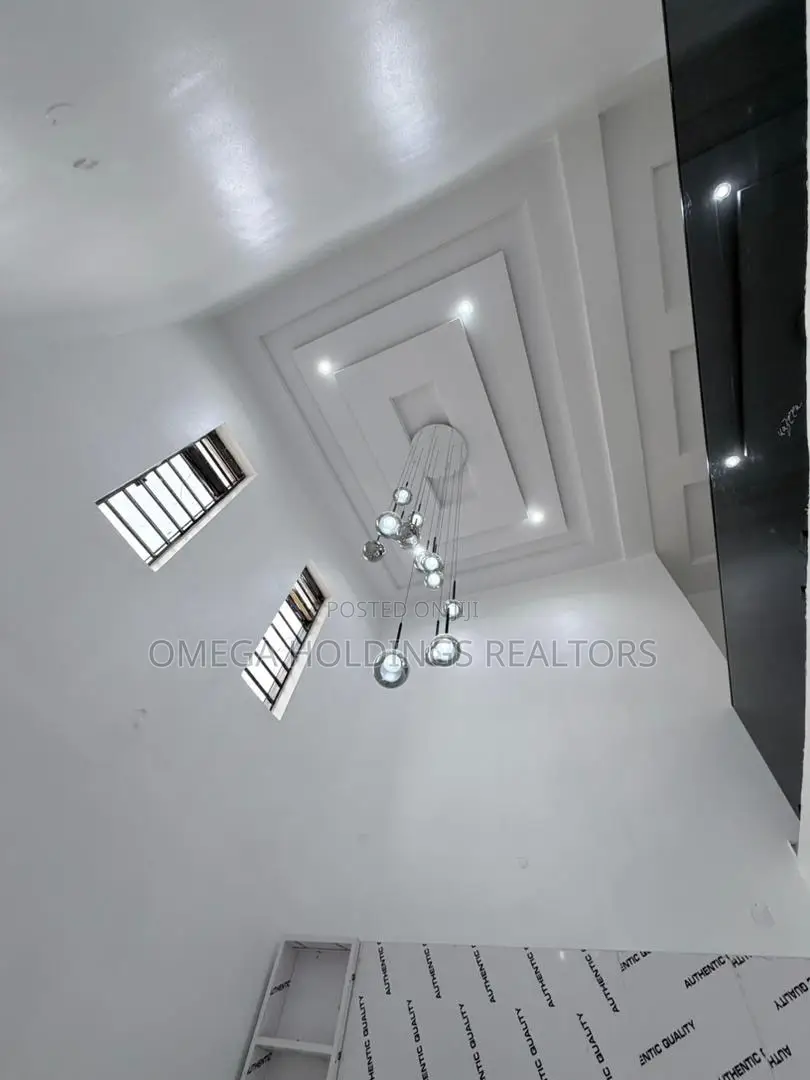 5bdrm Penthouse in Bodija Estate for sale