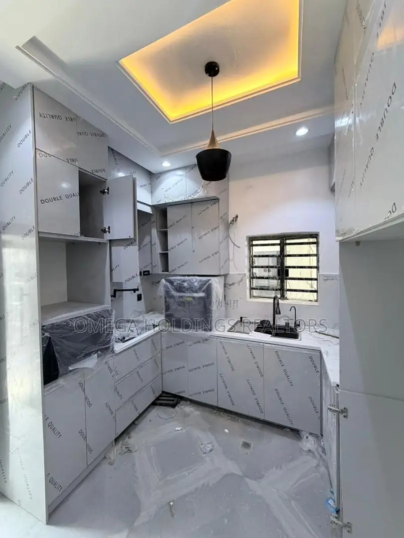 5bdrm Penthouse in Bodija Estate for sale