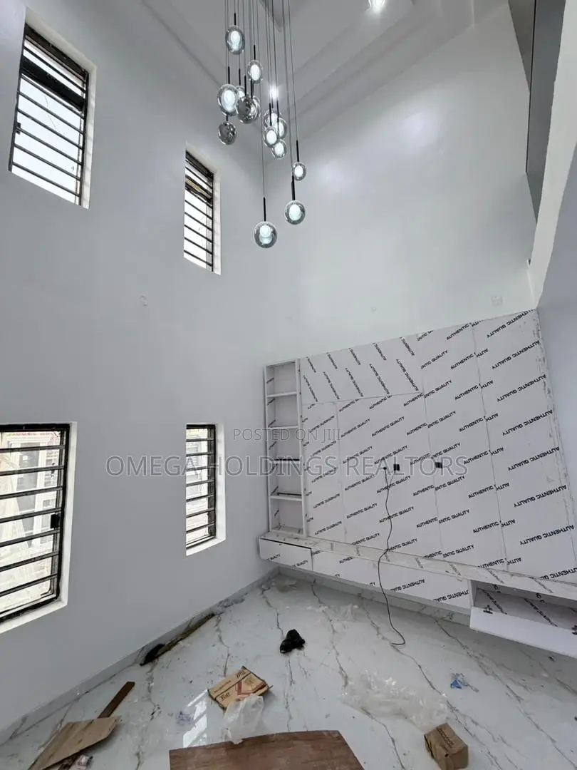 5bdrm Penthouse in Bodija Estate for sale