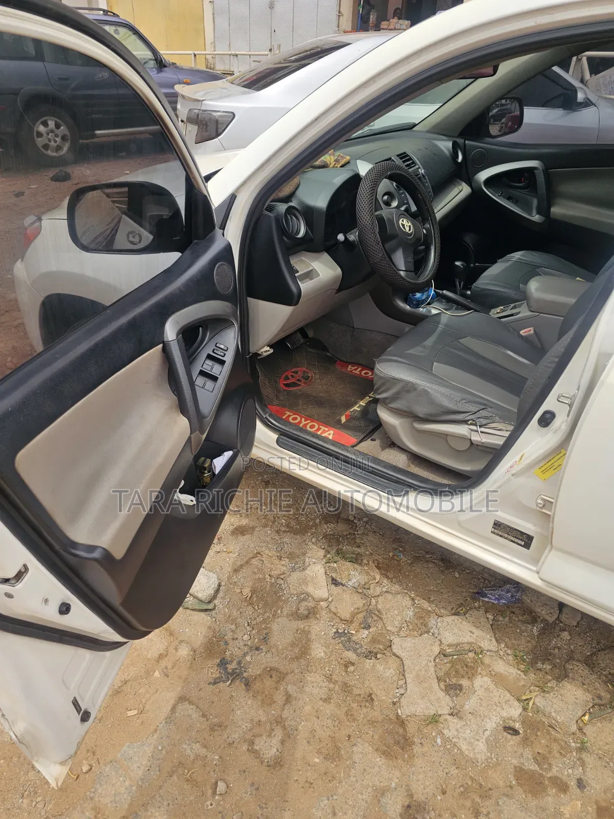 Toyota RAV4 2010 White