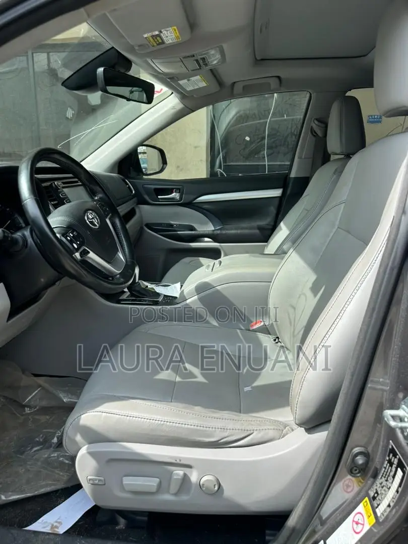 Toyota Highlander XLE 4x4 V6 (3.5L 6cyl 8A) 2017 Brown