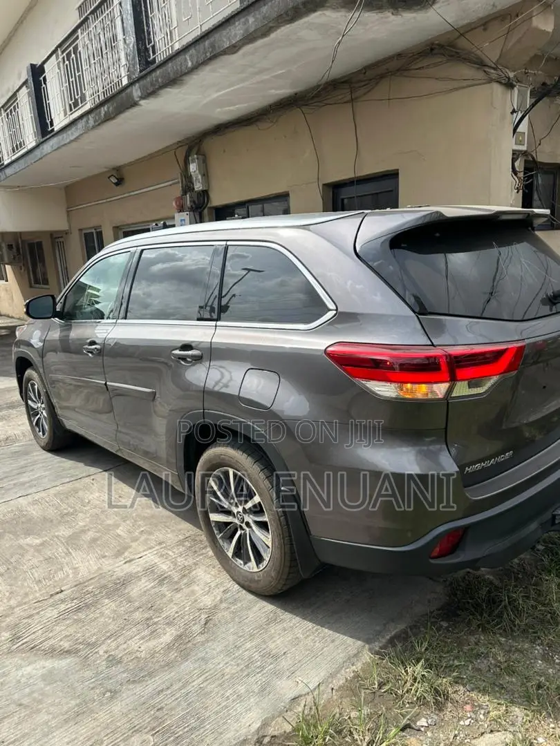Toyota Highlander XLE 4x4 V6 (3.5L 6cyl 8A) 2017 Brown
