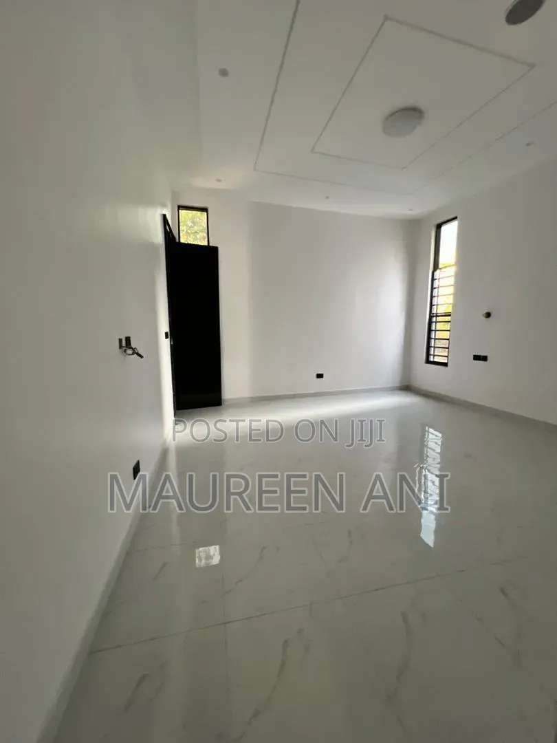 6bdrm Duplex in Chevron for sale