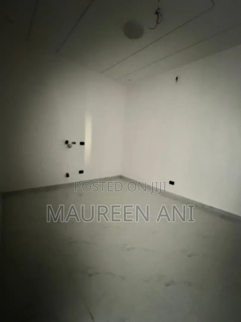 6bdrm Duplex in Chevron for sale