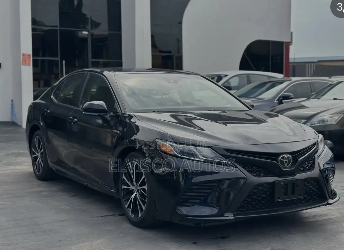 Toyota Camry SE FWD (2.5L 4cyl 8AM) 2018 Black