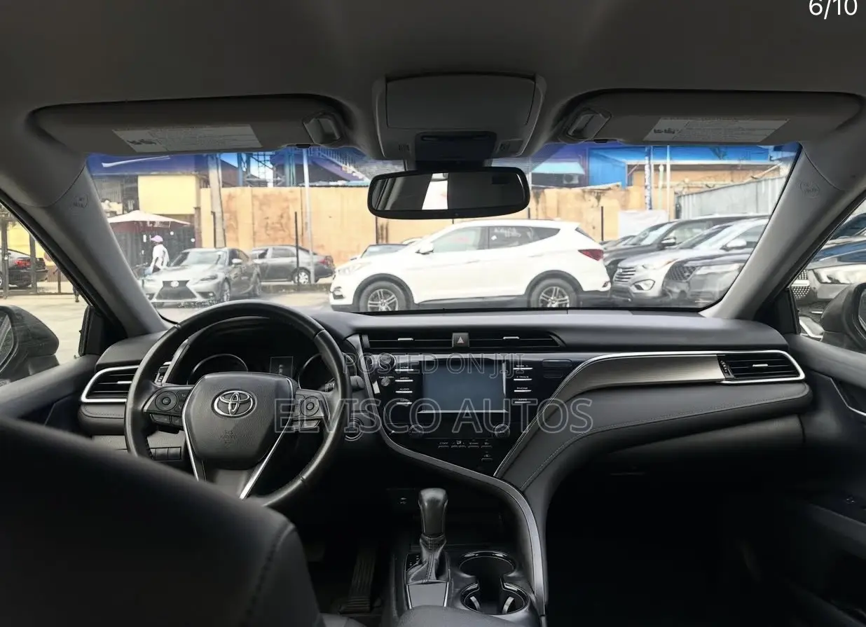 Toyota Camry SE FWD (2.5L 4cyl 8AM) 2018 Black