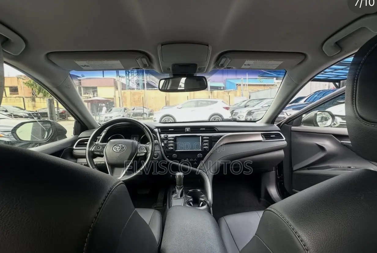 Toyota Camry SE FWD (2.5L 4cyl 8AM) 2018 Black
