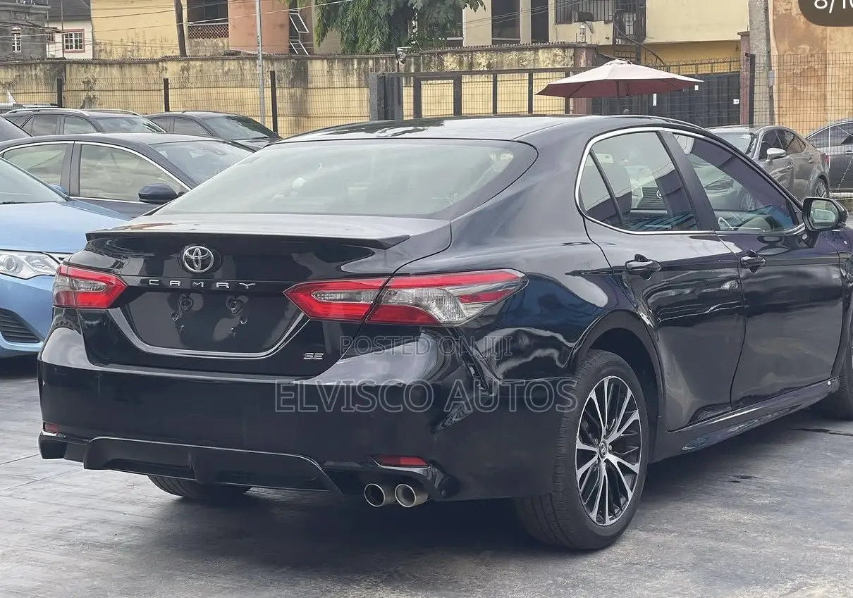 Toyota Camry SE FWD (2.5L 4cyl 8AM) 2018 Black