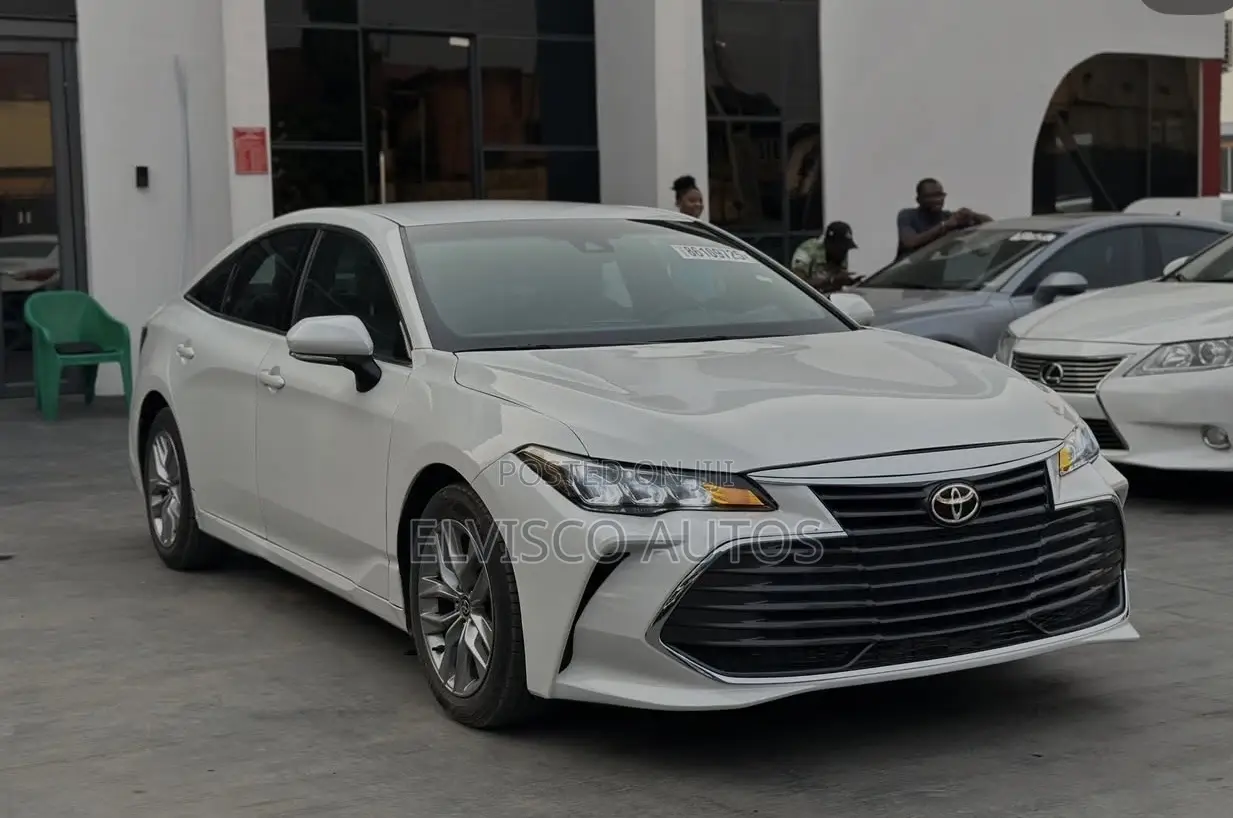 Toyota Avalon XLE 2021 White