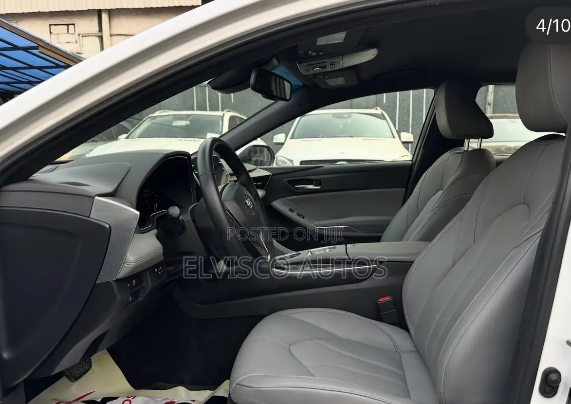 Toyota Avalon XLE 2021 White