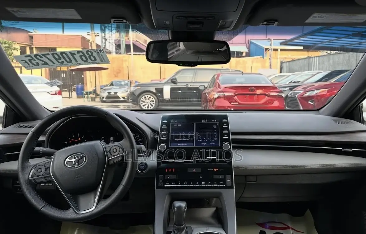 Toyota Avalon XLE 2021 White