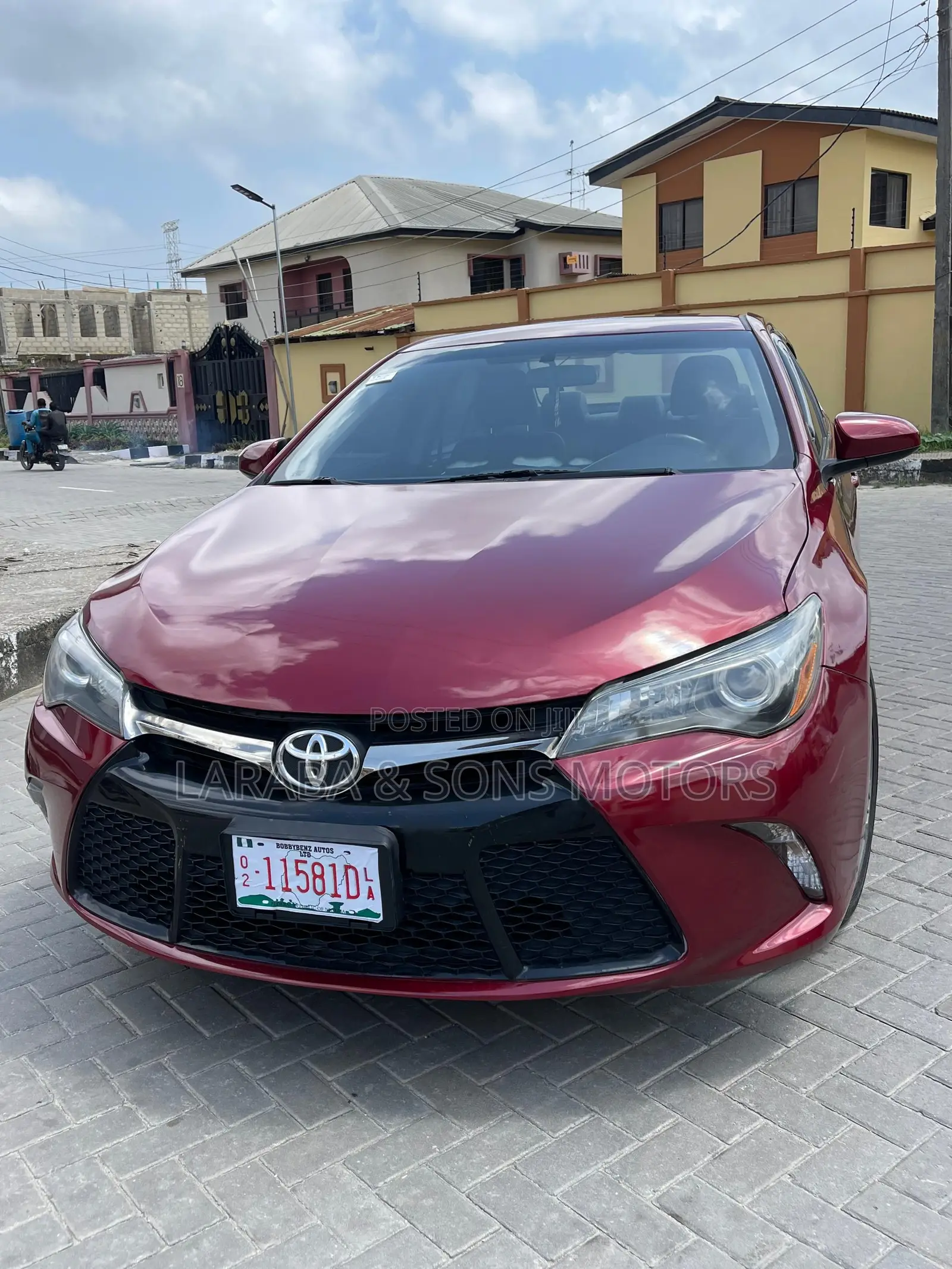 Toyota Camry SE 4dr Sedan (2.5L 4cyl 6A) 2017 Red