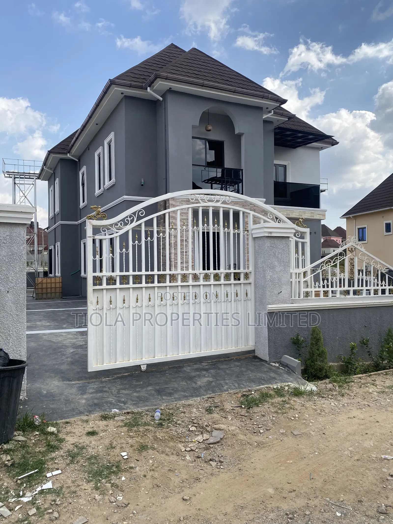 4bdrm Duplex in Lexim Estate, Sabon Lugbe for sale