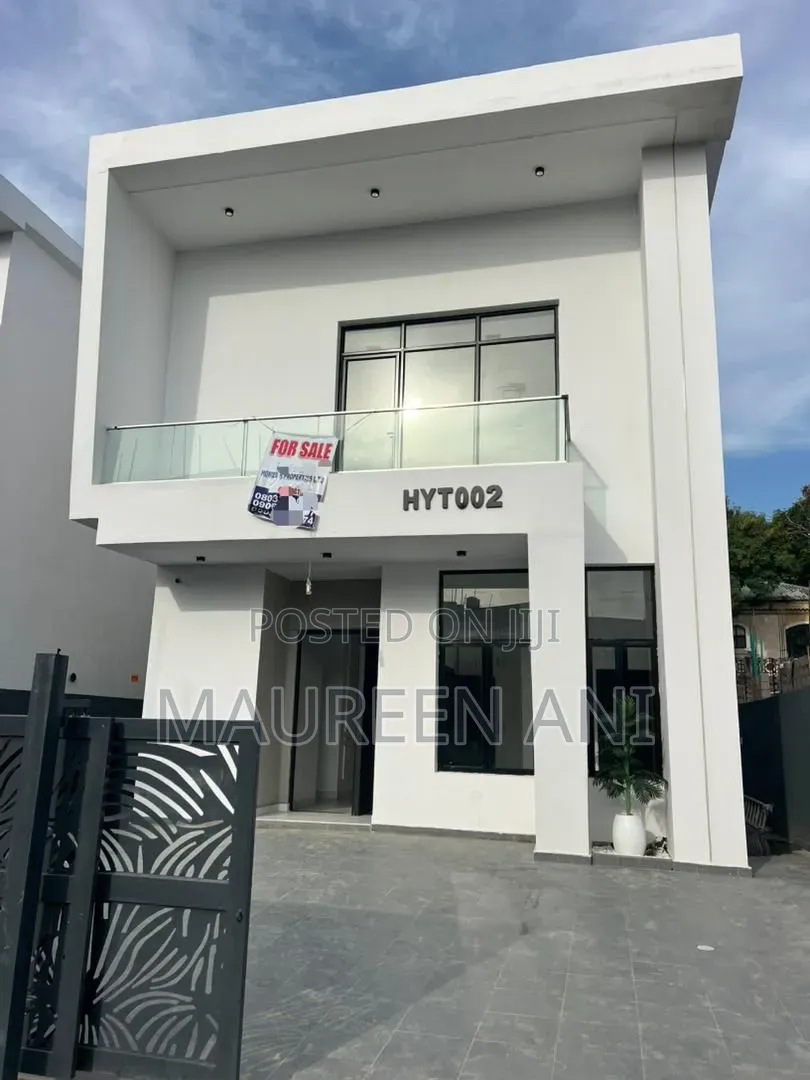 5bdrm Duplex in Chevron for sale