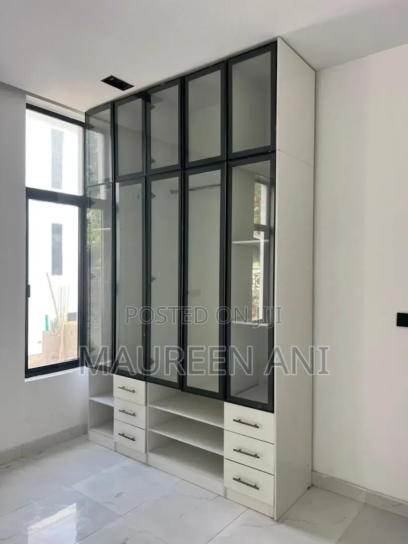 5bdrm Duplex in Chevron for sale