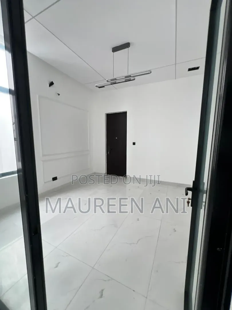 5bdrm Duplex in Chevron for sale