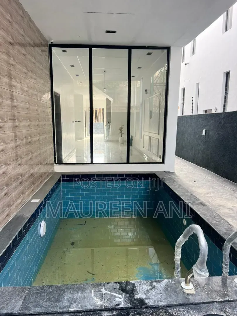 5bdrm Duplex in Chevron for sale