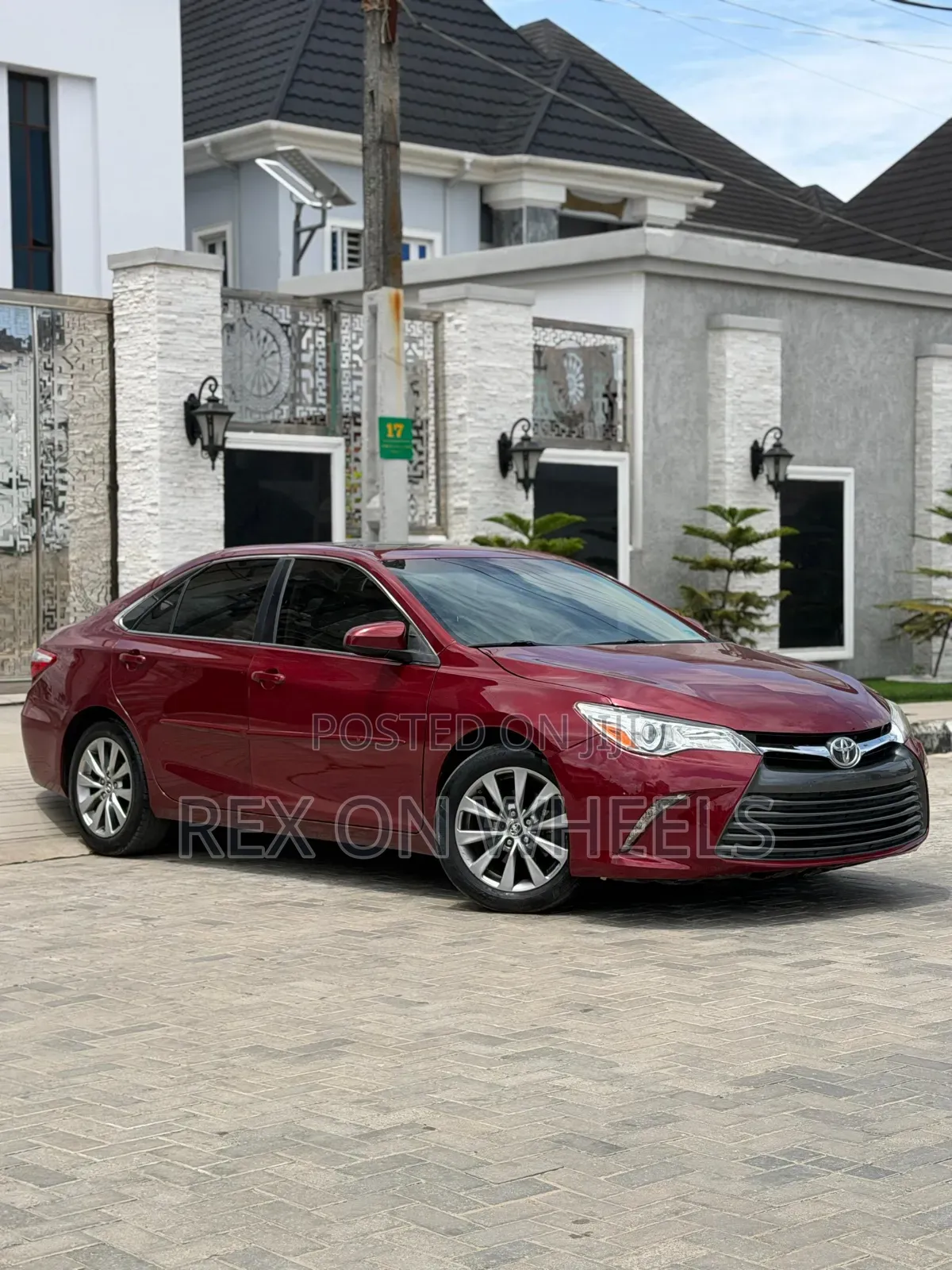 Toyota Camry XLE 4dr Sedan (2.5L 4cyl 6A) 2017 Burgundy