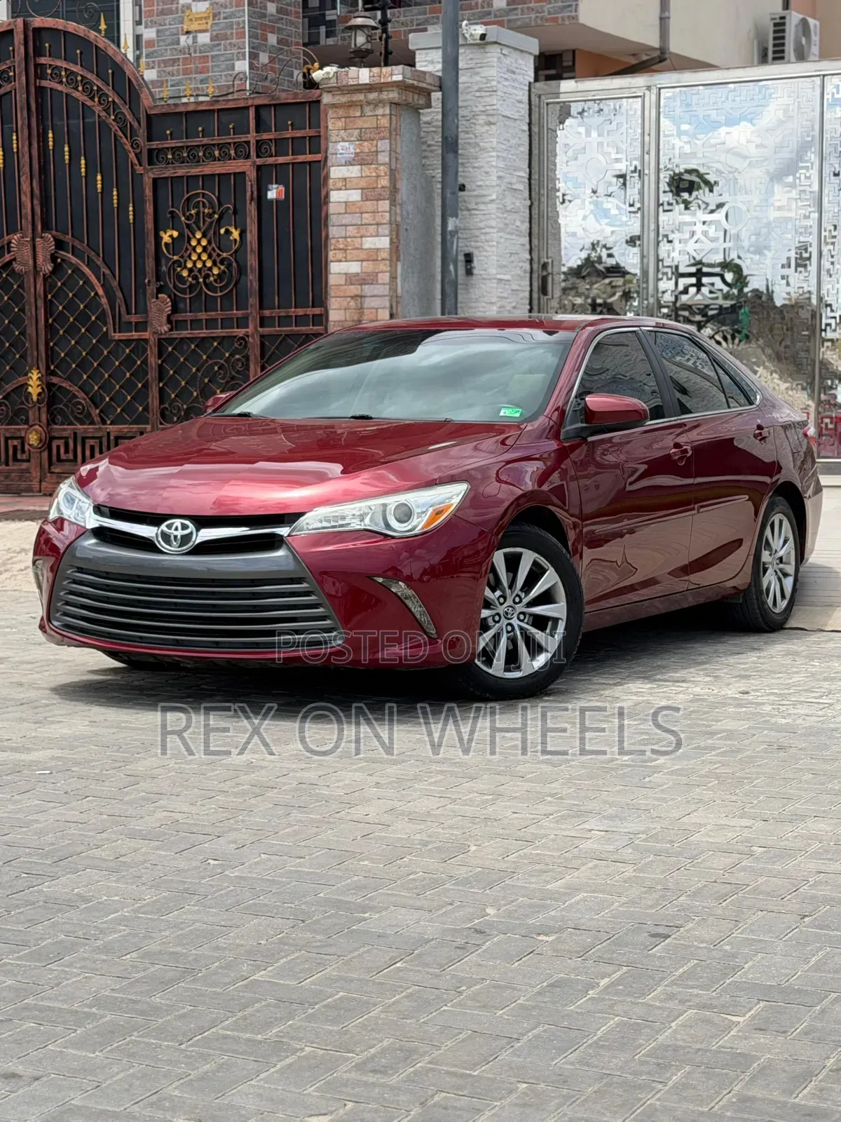 Toyota Camry XLE 4dr Sedan (2.5L 4cyl 6A) 2017 Burgundy