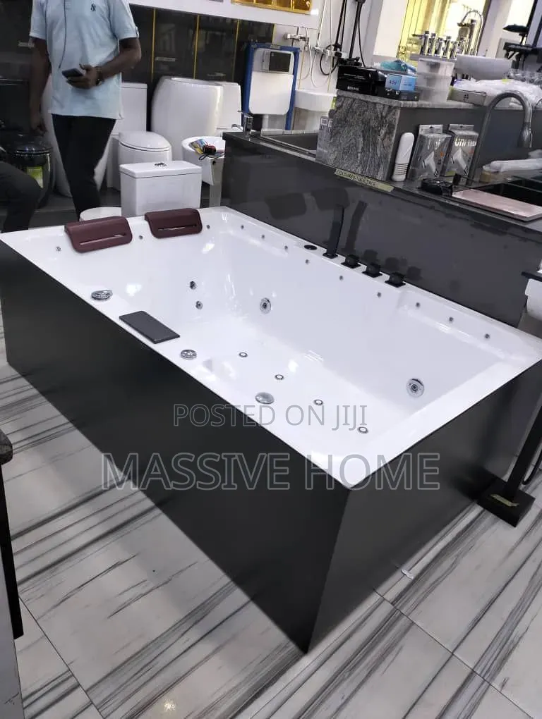 Luxury Jacuzzi Tub With Body Massaging Jet